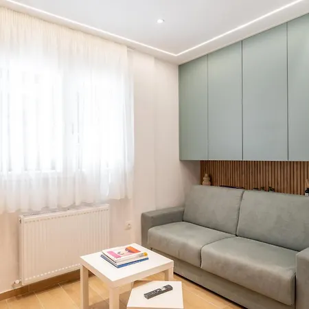 Apartment Honey Oak & Cream Patio By Nest Thessaloniki
