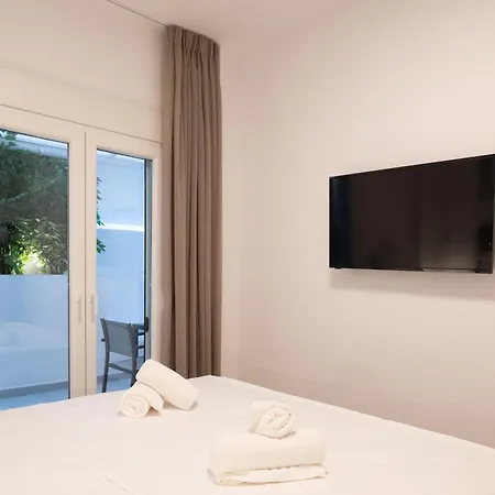 Honey Oak & Cream Patio By Nest Apartment Thessaloniki