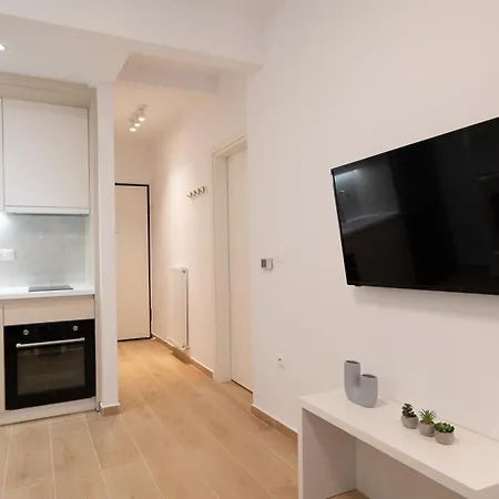 Honey Oak & Cream Patio By Nest Apartment *