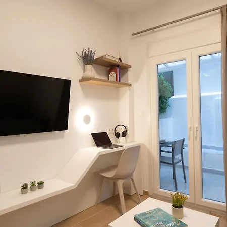 Honey Oak & Cream Patio By Nest Apartment *