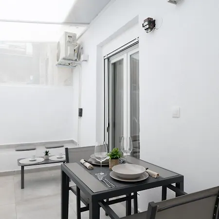 Apartment Honey Oak & Cream Patio By Nest Thessaloniki
