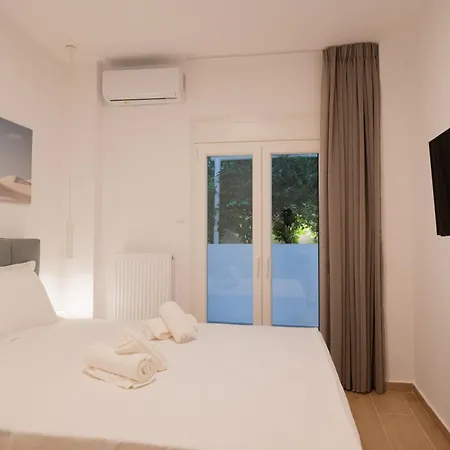 Honey Oak & Cream Patio By Nest Apartment Thessaloniki