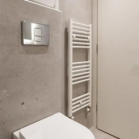Apartment Honey Oak & Cream Patio By Nest