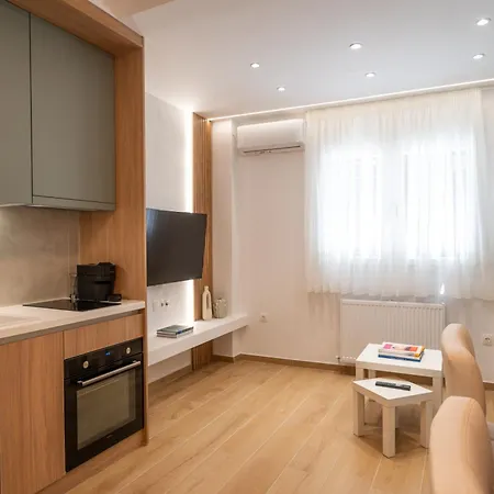 Honey Oak & Cream Patio By Nest Apartment Thessaloniki