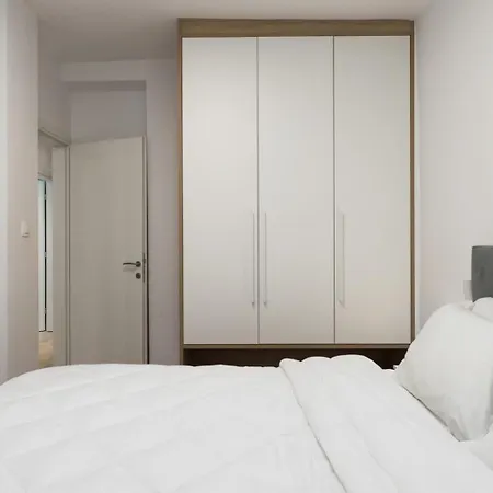 Apartment Honey Oak & Cream Patio By Nest