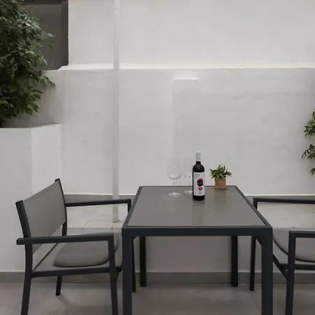 아파트 Honey Oak & Cream Patio By Nest